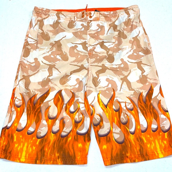 No Boundaries Board Shorts Surfers & Flames - Picture 1 of 8